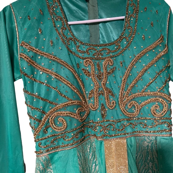 Nepali Indian Dress Arnarkali Kurta embellished - Picture 3 of 12